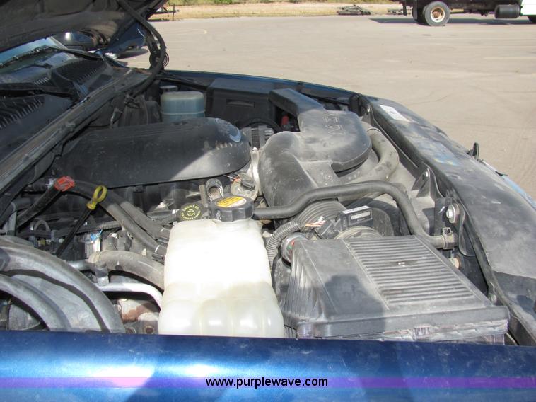 image for item 2237 2001 GMC Yukon