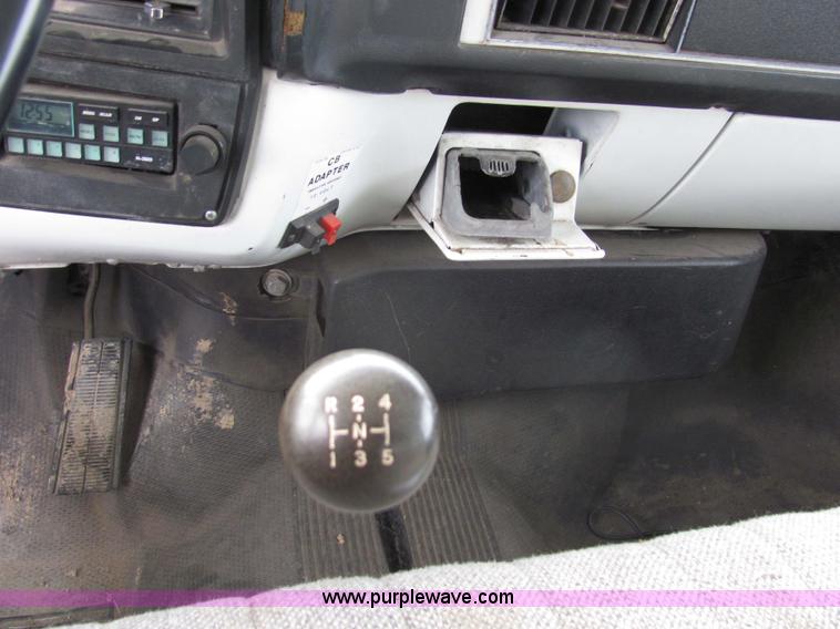 image for item 2315 1988 GMC Topkick C6D042 box truck