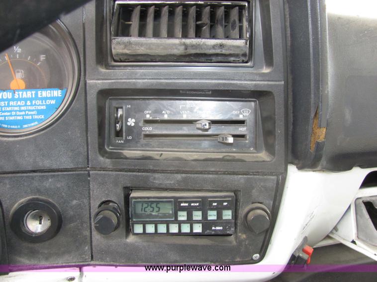 image for item 2315 1988 GMC Topkick C6D042 box truck