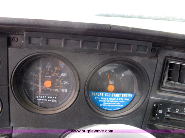 image for item 2315 1988 GMC Topkick C6D042 box truck