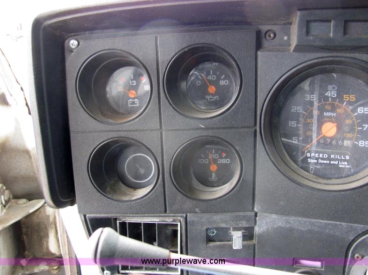 image for item 2315 1988 GMC Topkick C6D042 box truck