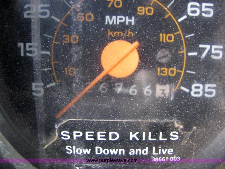 image for item 2315 1988 GMC Topkick C6D042 box truck