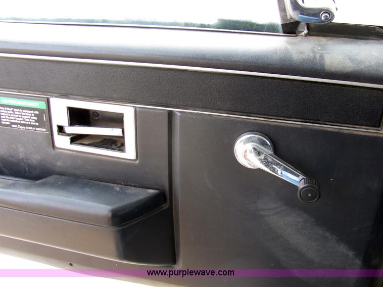 image for item 2315 1988 GMC Topkick C6D042 box truck