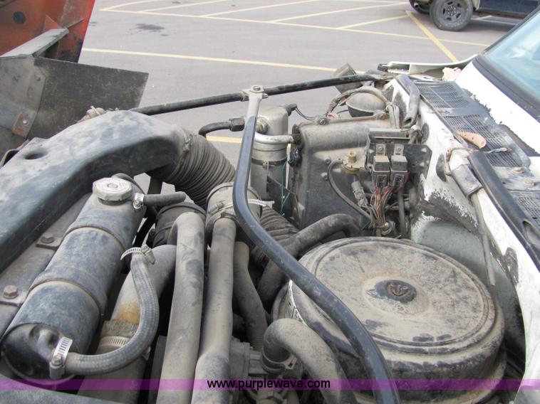 image for item 2315 1988 GMC Topkick C6D042 box truck