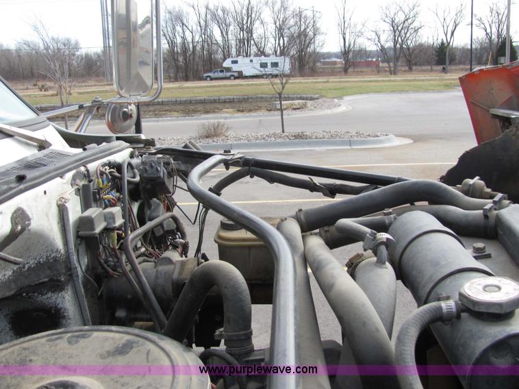 image for item 2315 1988 GMC Topkick C6D042 box truck