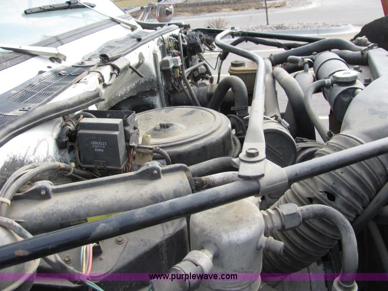 image for item 2315 1988 GMC Topkick C6D042 box truck