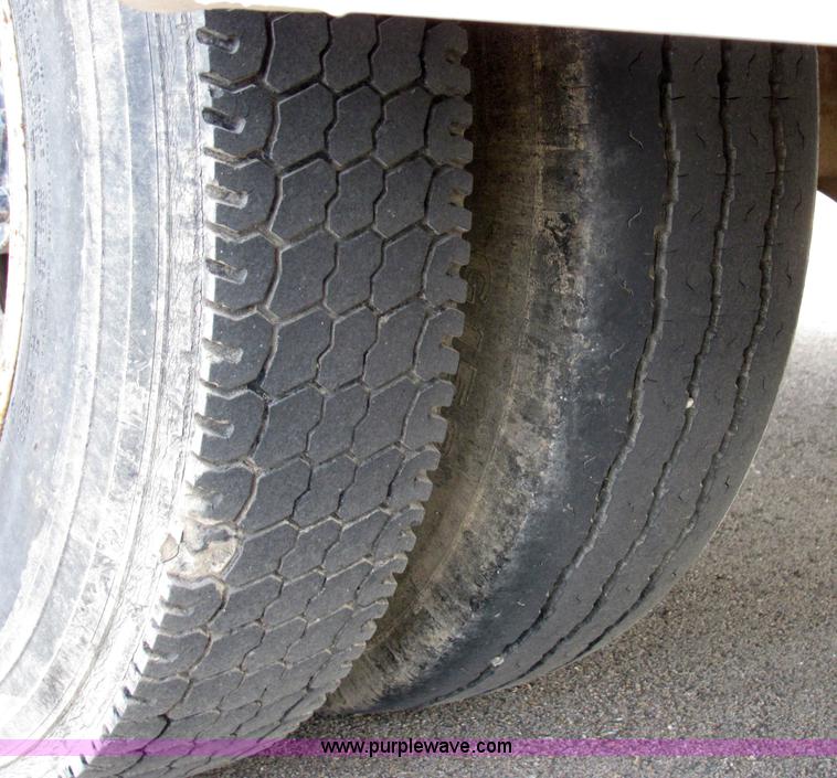 image for item 2315 1988 GMC Topkick C6D042 box truck