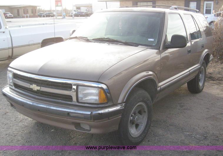 image for item 3042 1996 Chevrolet Blazer