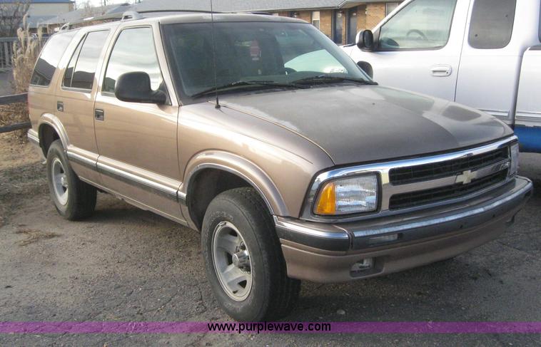 image for item 3042 1996 Chevrolet Blazer