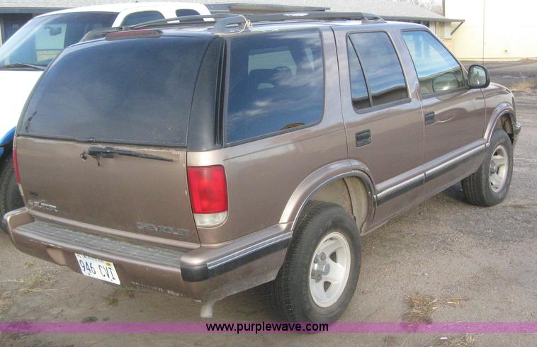 image for item 3042 1996 Chevrolet Blazer