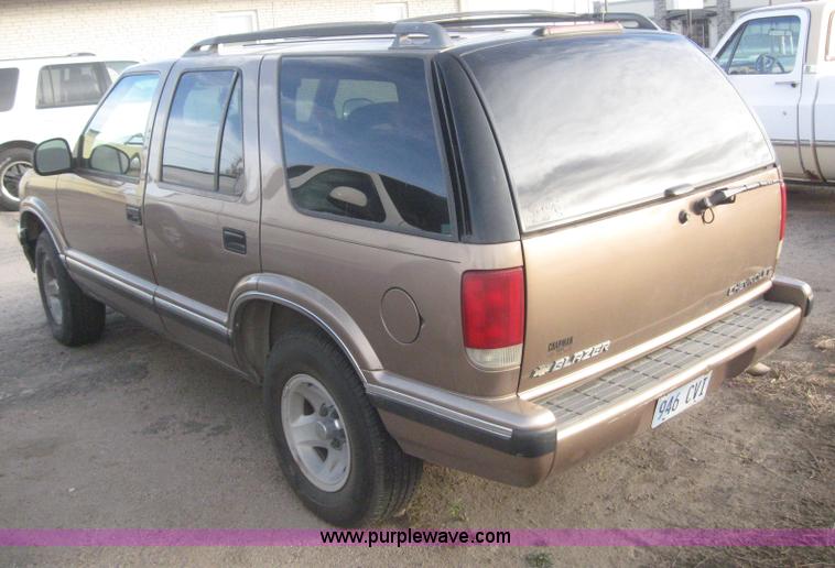 image for item 3042 1996 Chevrolet Blazer