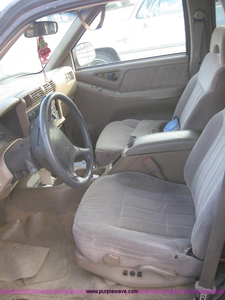 image for item 3042 1996 Chevrolet Blazer