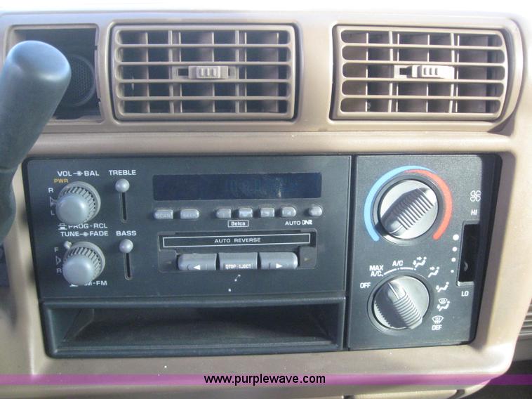 image for item 3042 1996 Chevrolet Blazer