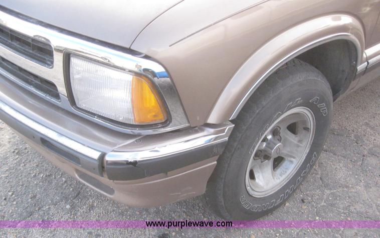 image for item 3042 1996 Chevrolet Blazer