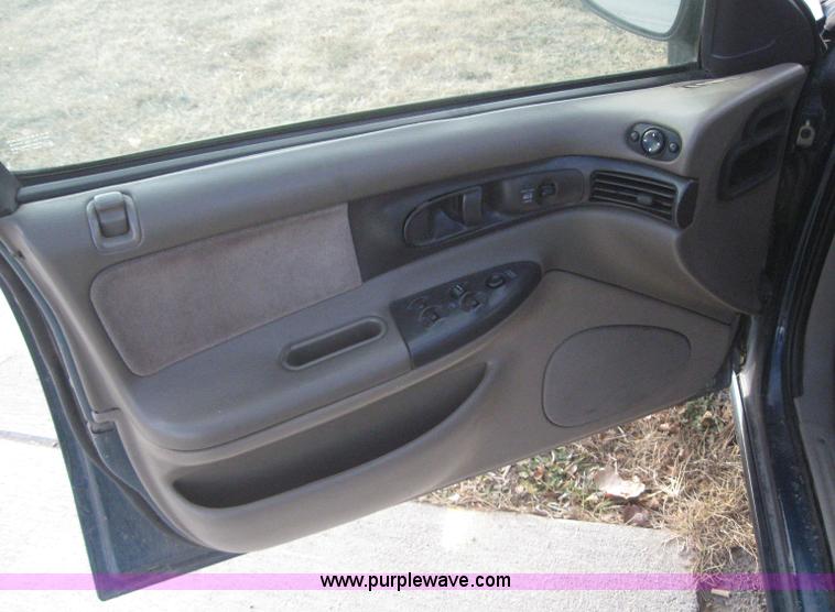 image for item 3043 1997 Dodge Intrepid
