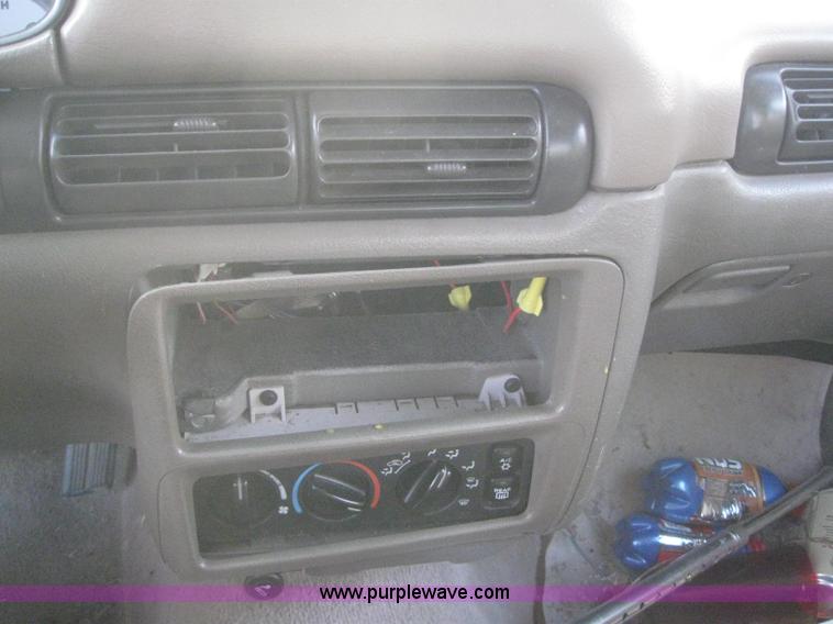 image for item 3043 1997 Dodge Intrepid