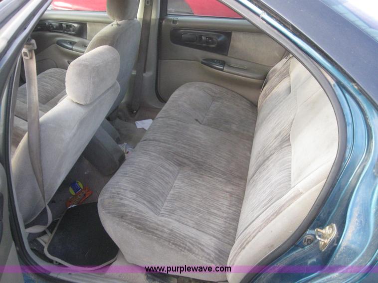 image for item 3043 1997 Dodge Intrepid