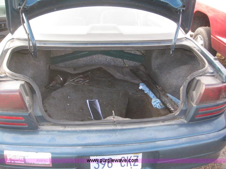 image for item 3043 1997 Dodge Intrepid