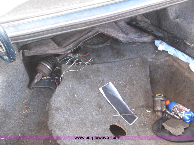 image for item 3043 1997 Dodge Intrepid