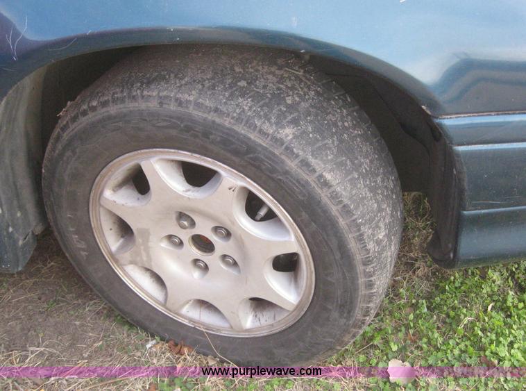 image for item 3043 1997 Dodge Intrepid