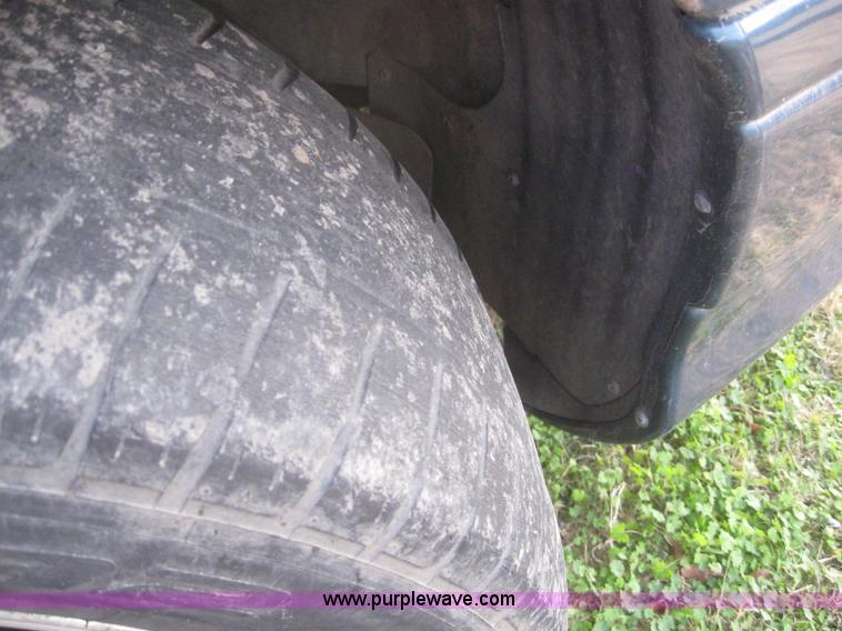 image for item 3043 1997 Dodge Intrepid