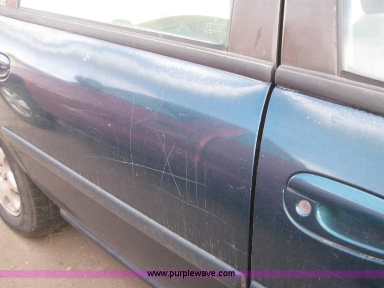 image for item 3043 1997 Dodge Intrepid