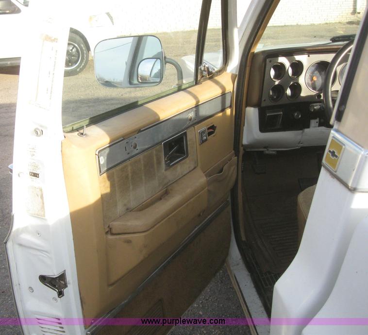 image for item 3045 1985 Chevrolet Silverado pickup truck