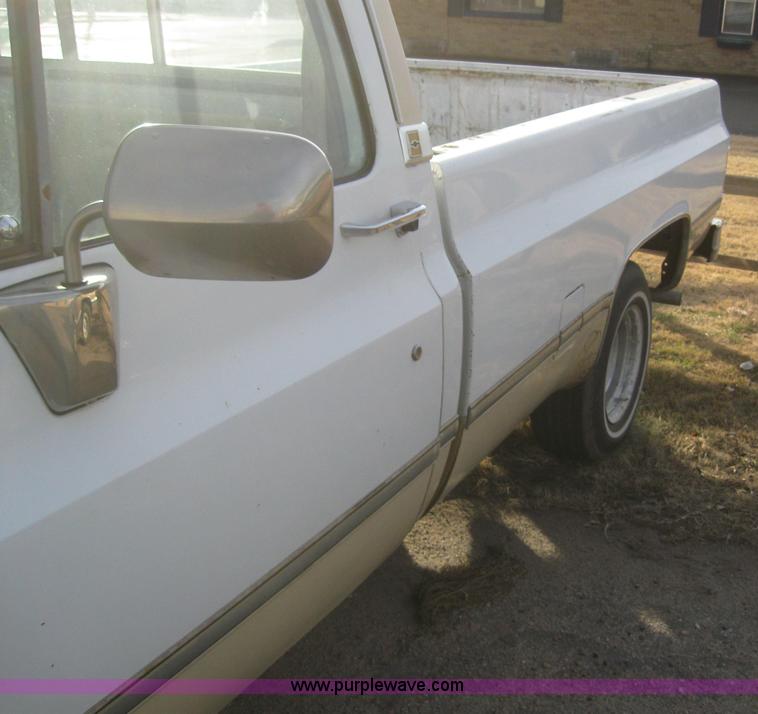 image for item 3045 1985 Chevrolet Silverado pickup truck