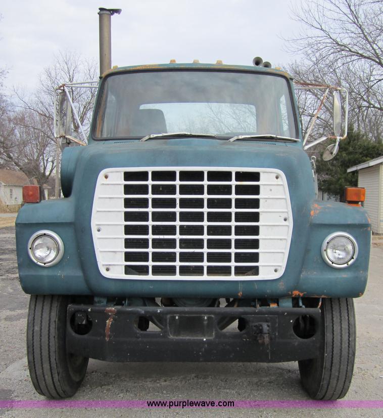 image for item 4345 1984 Ford LN9000 semi truck