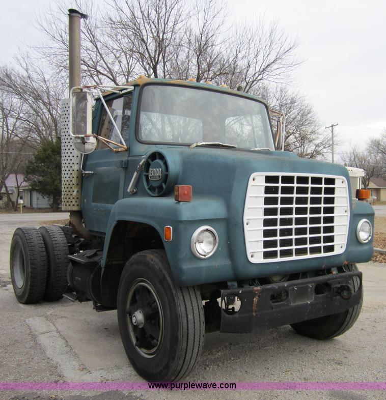 image for item 4345 1984 Ford LN9000 semi truck