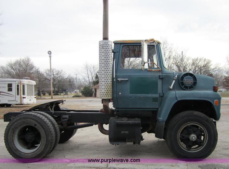 image for item 4345 1984 Ford LN9000 semi truck