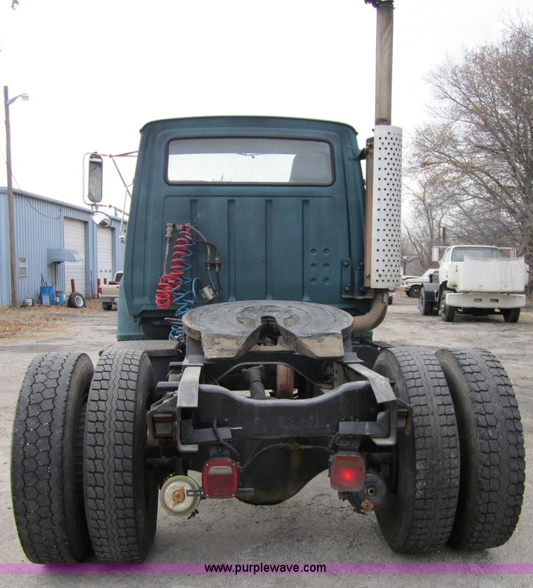 image for item 4345 1984 Ford LN9000 semi truck