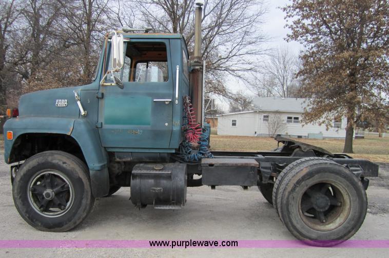 image for item 4345 1984 Ford LN9000 semi truck