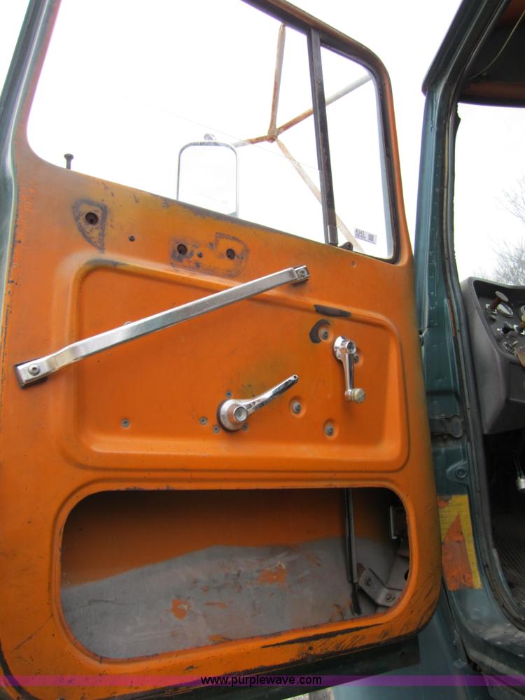 image for item 4345 1984 Ford LN9000 semi truck