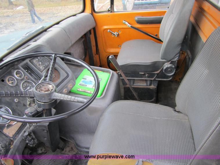 image for item 4345 1984 Ford LN9000 semi truck