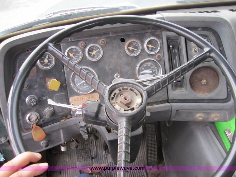 image for item 4345 1984 Ford LN9000 semi truck