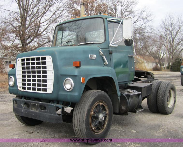 image for item 4346 1984 Ford LN9000 semi truck