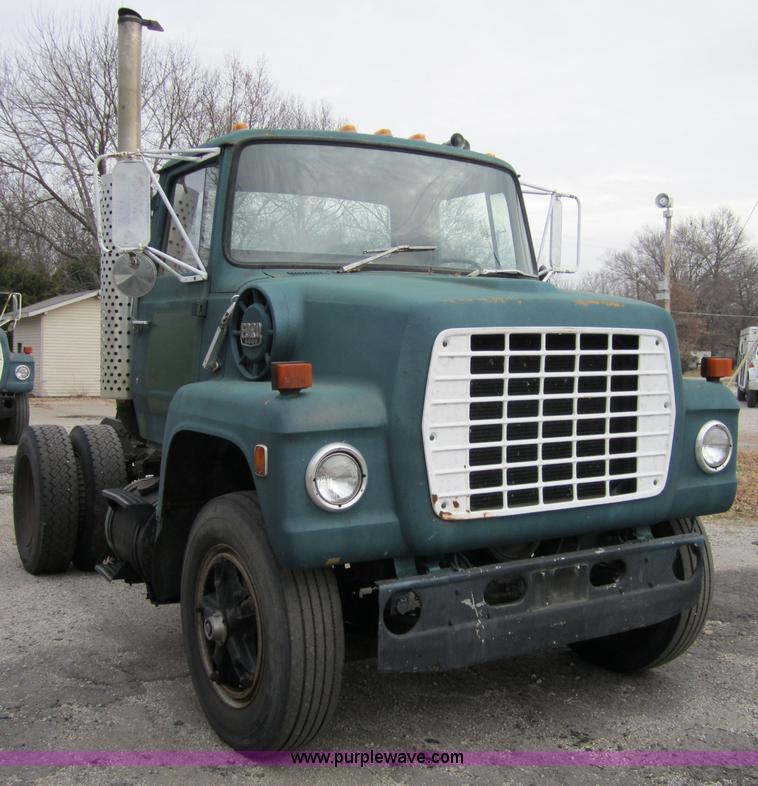 image for item 4346 1984 Ford LN9000 semi truck