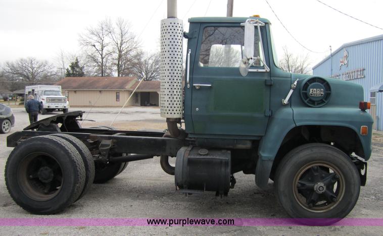 image for item 4346 1984 Ford LN9000 semi truck