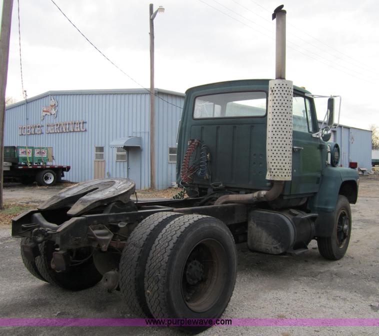 image for item 4346 1984 Ford LN9000 semi truck