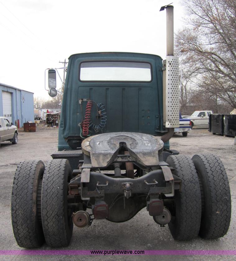 image for item 4346 1984 Ford LN9000 semi truck