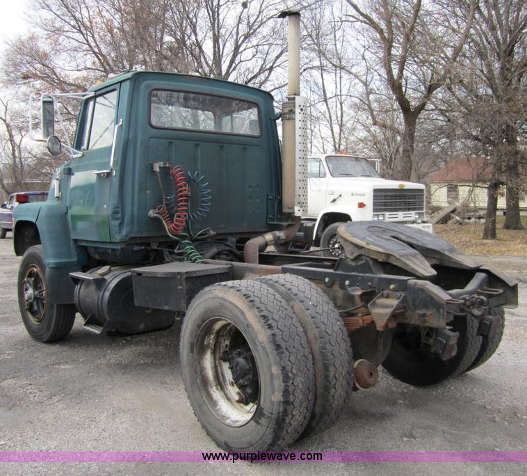 image for item 4346 1984 Ford LN9000 semi truck