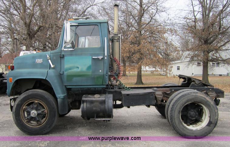 image for item 4346 1984 Ford LN9000 semi truck