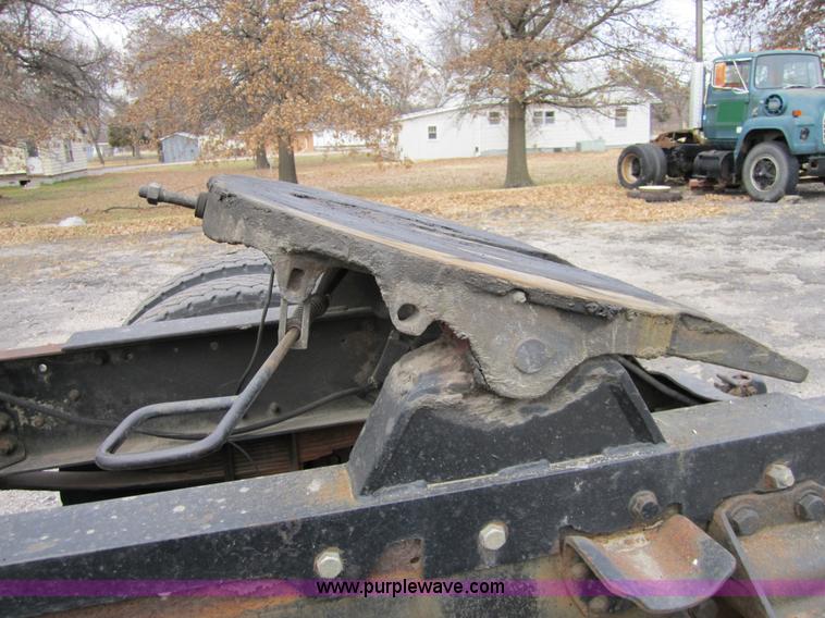 image for item 4346 1984 Ford LN9000 semi truck