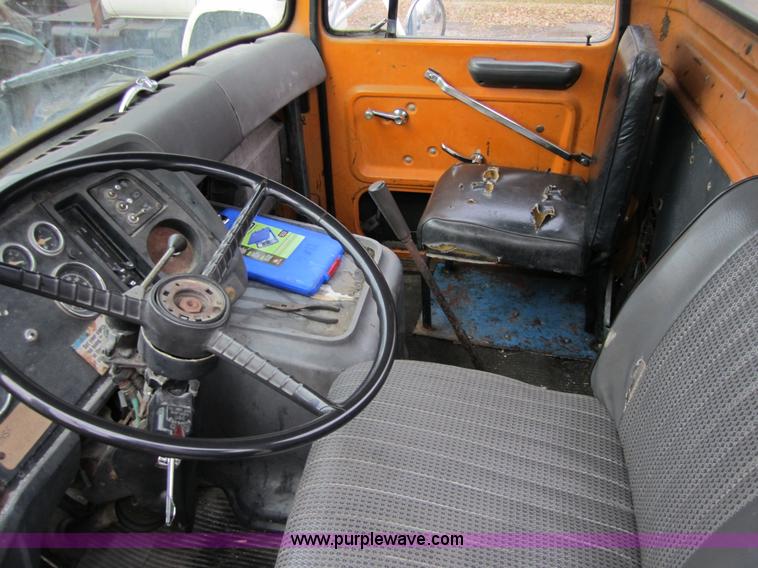 image for item 4346 1984 Ford LN9000 semi truck