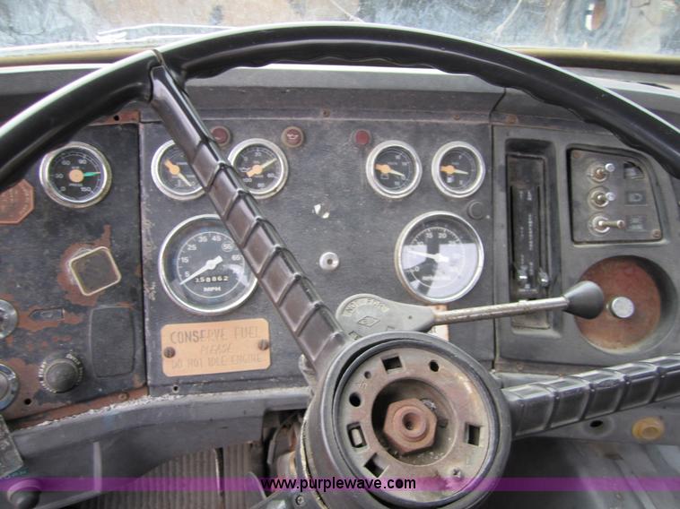 image for item 4346 1984 Ford LN9000 semi truck