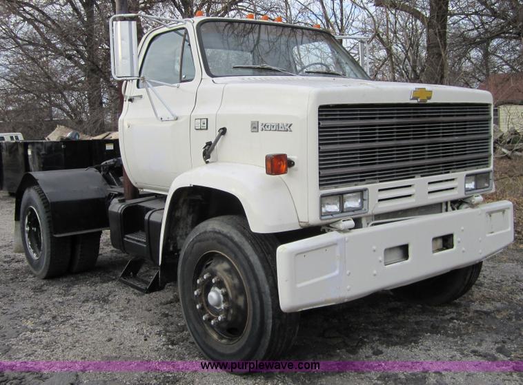 image for item 4350 1982 Chevrolet Kodiak semi truck