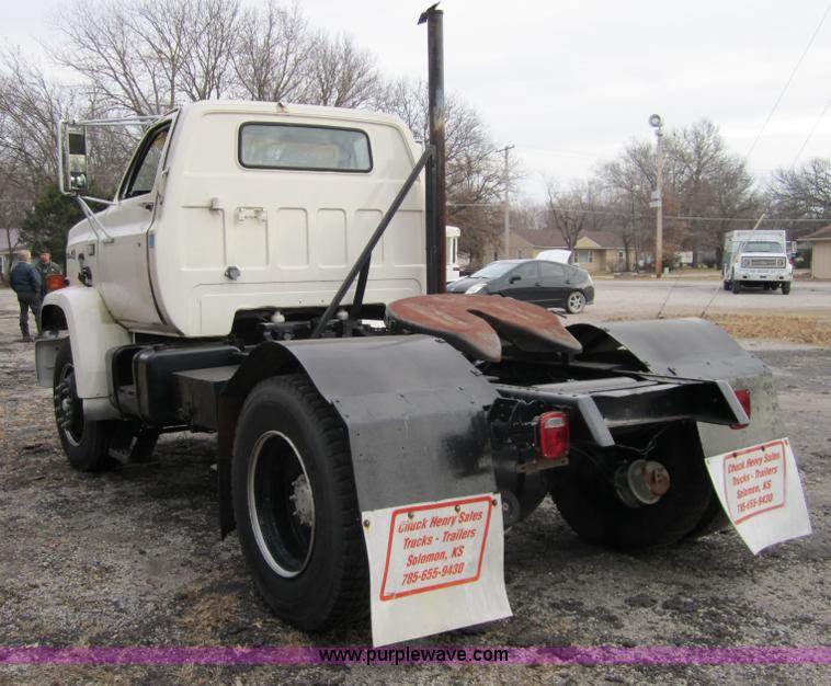 image for item 4350 1982 Chevrolet Kodiak semi truck