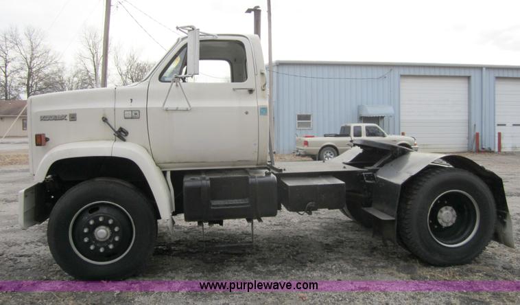 image for item 4350 1982 Chevrolet Kodiak semi truck