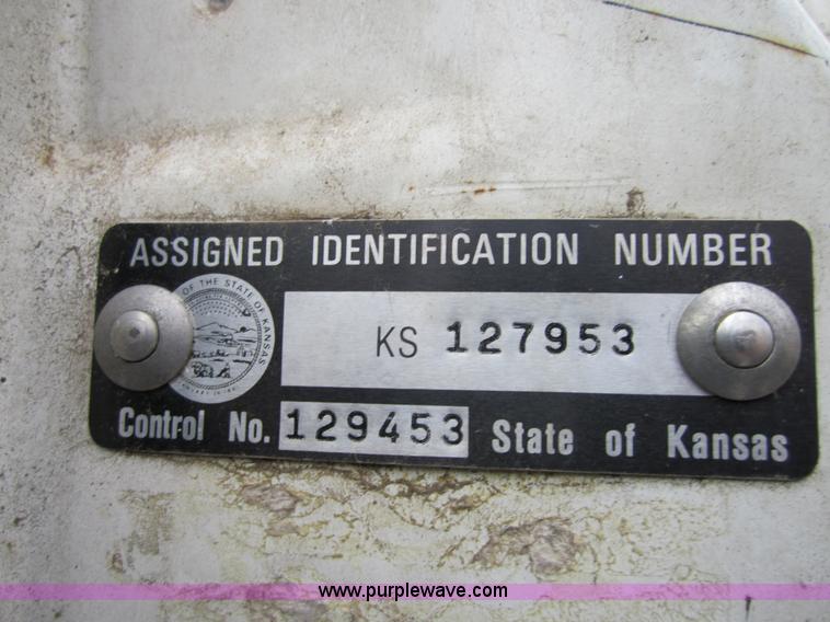 image for item 4350 1982 Chevrolet Kodiak semi truck